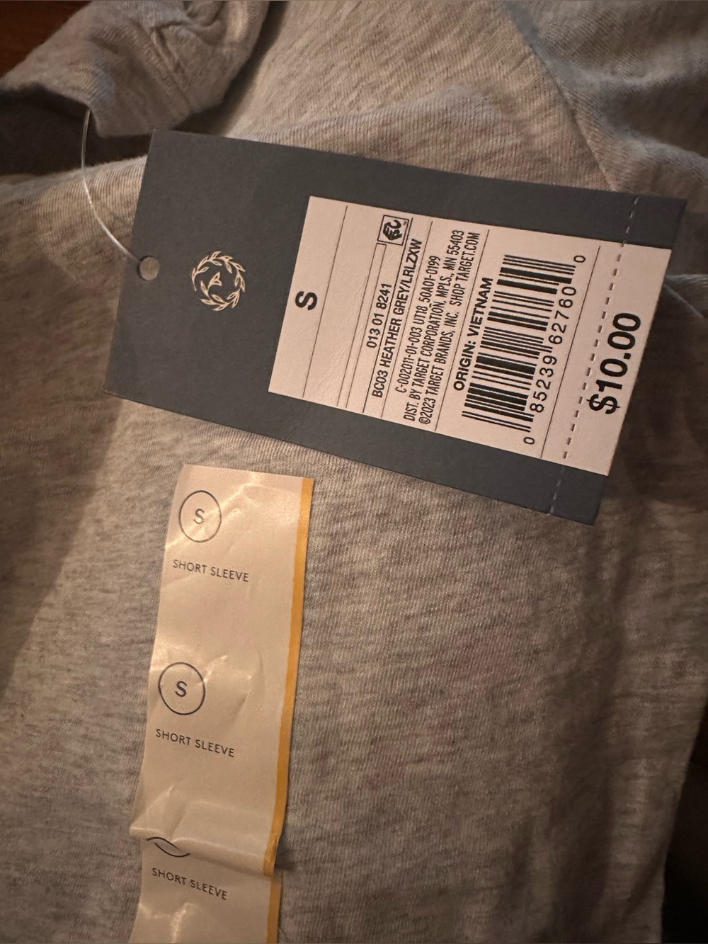 NWT Universal Thread Gray V-Neck Short Sleeve Tee - Picture 4 of 4
